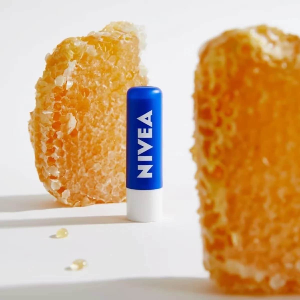 NIVEA مرطب شفاه نيفيا للعناية الأساسية 4.8 جرام