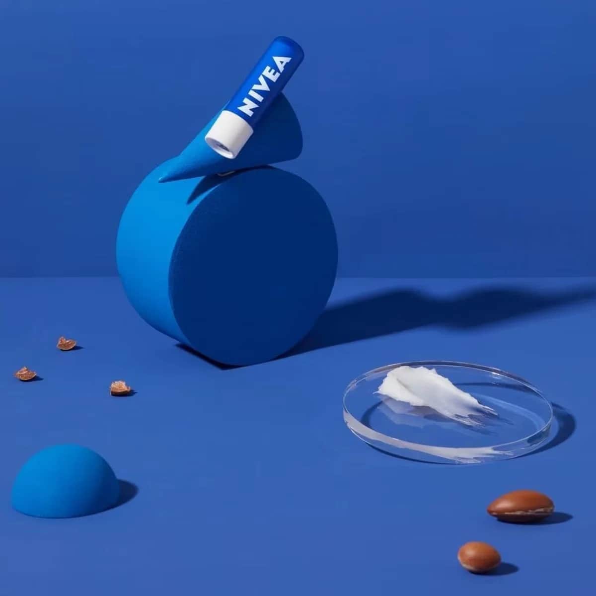 NIVEA مرطب شفاه نيفيا للعناية الأساسية 4.8 جرام