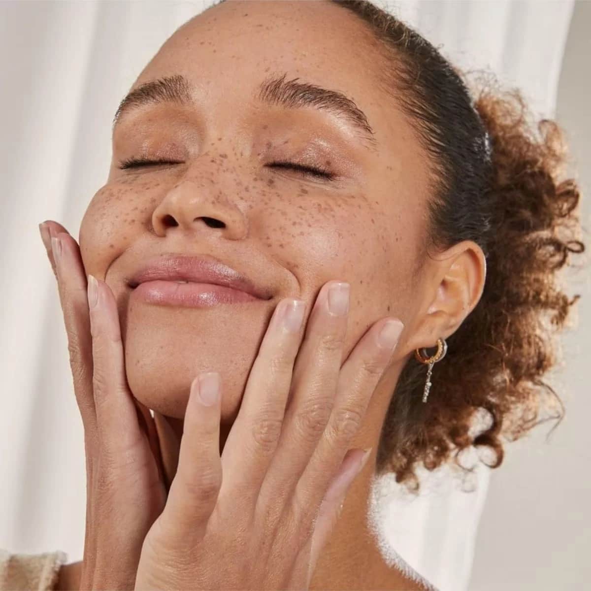 NIVEA كريم نيفيا هيدرو جل المنعش والمرطب للعناية بالوجه 100 مل للبشرة الدهنية