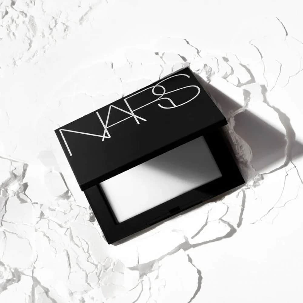 NARS بودرة تثبيت مضغوطة بتغطية شفافة من نارس كريستال