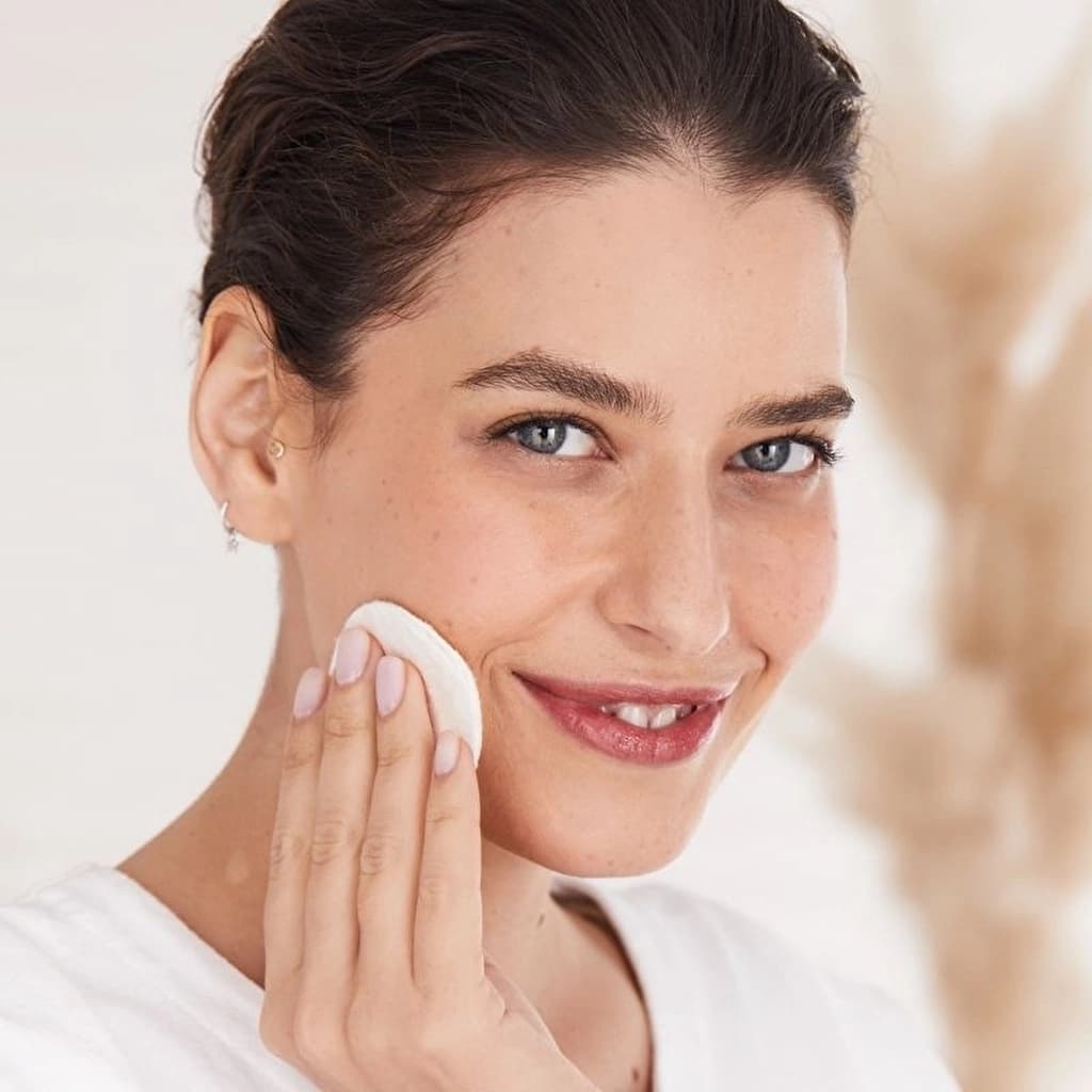 NIVEA ماء ميسيلار المغذي لإزالة مكياج الوجه والعين والشفاه من نيفيا 400 مل