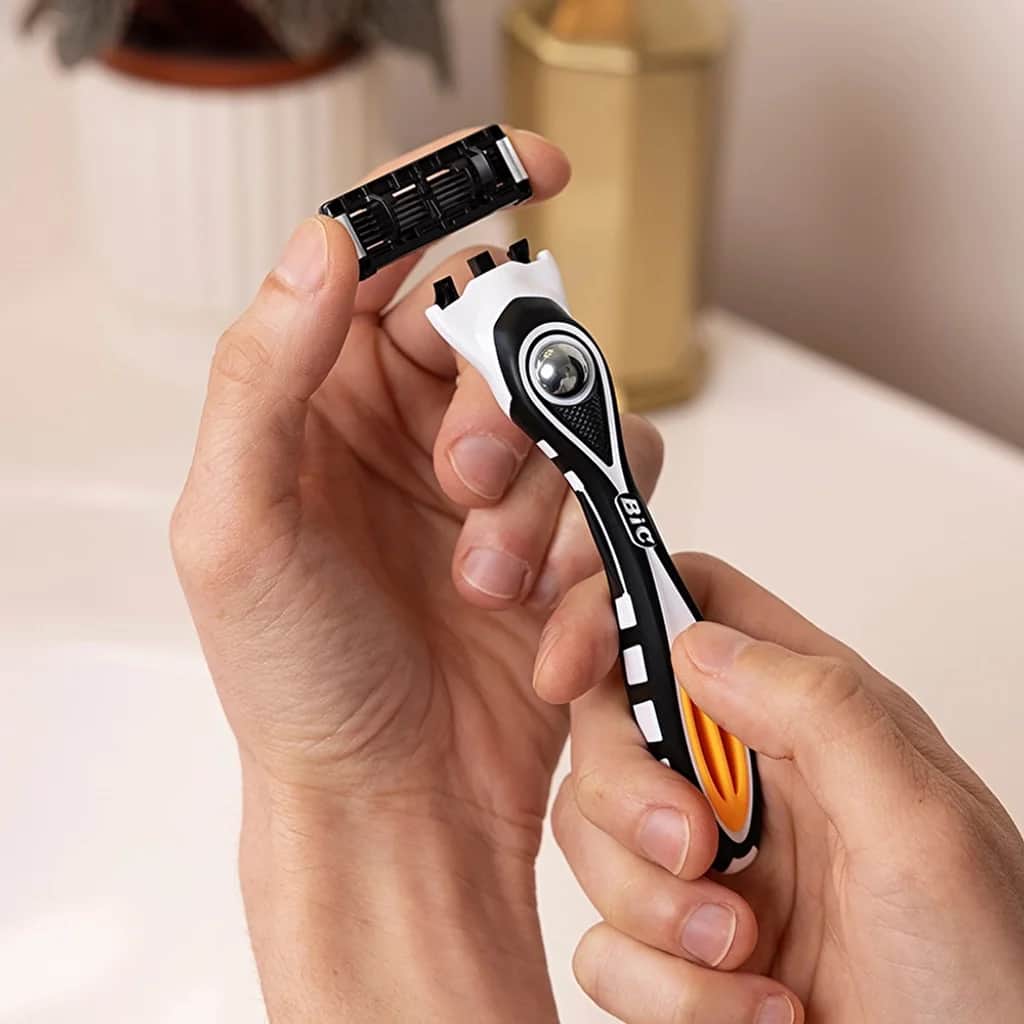 Bic ماكينة حلاقة بيك فليكس 5 الهجينة ذات 5 شفرات ومقبض واحد وخرطوشتين