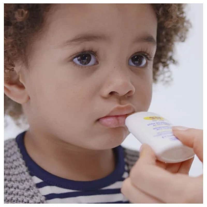 Mustela موستيلا عصا مغذية مع كريم بارد 9.2 غرام