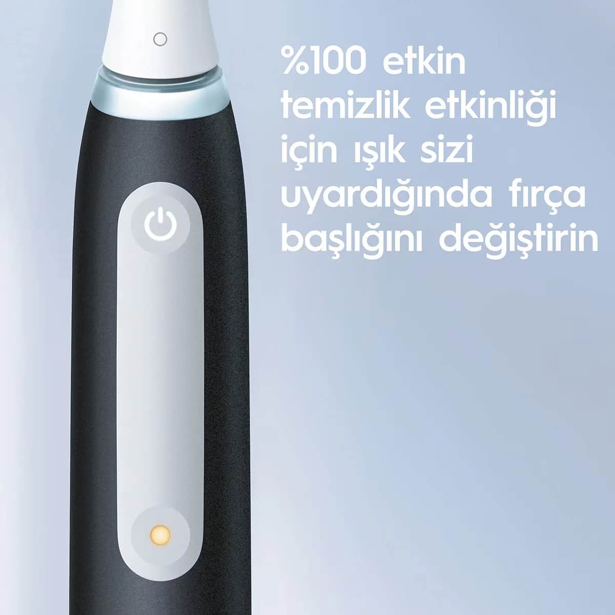 فرشاة أسنان قابلة للشحن سوداء من أورال-بي Oral-B