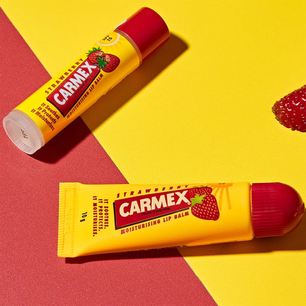 Carmex مرطب شفاه كارمكس ستيك بنكهة الفراولة بعامل حماية من الشمس 15، 4.25 جم