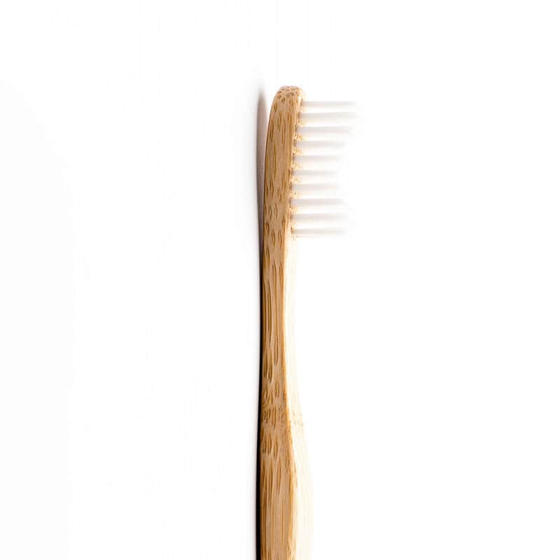 Humble Brush فرشاة أسنان همبل براش الطبيعية الناعمة للبالغين بيضاء