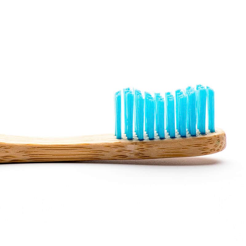Humble Brush فرشاة أسنان همبل براش الطبيعية الناعمة للبالغين أزرق