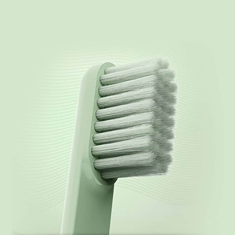 Sensodyne فرشاة أسنان سنسوداين نوريش لتنظيف فعال وناعم